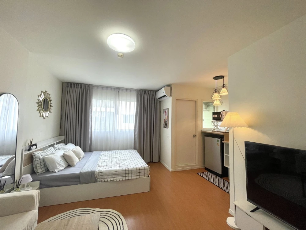 For rent: Lumpini Township Rangsit Klong 1, a lovely apartment on the 7th floor. Minimalist style decor. Just bring your suitcase and move in!