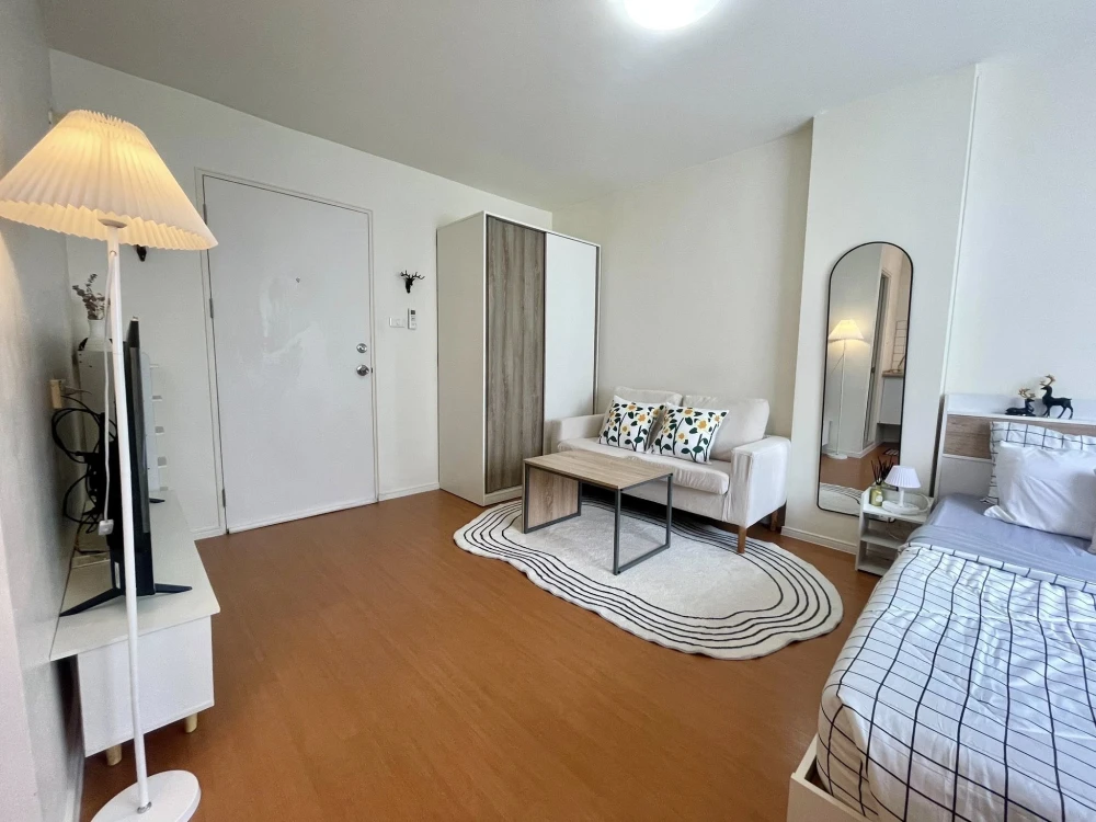 For rent: Lumpini Township Rangsit Klong 1, a lovely apartment on the 7th floor. Minimalist style decor. Just bring your suitcase and move in!