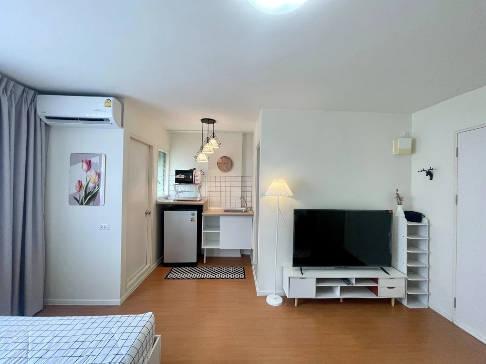 For rent: Lumpini Township Rangsit Klong 1, a lovely apartment on the 7th floor. Minimalist style decor. Just bring your suitcase and move in!