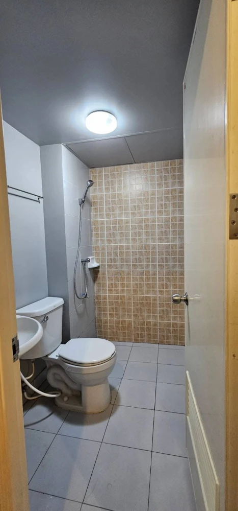 For rent Lumpini Township Rangsit Klong 1 room, nice to live in, comes with complete decorations, book now, don't miss it.