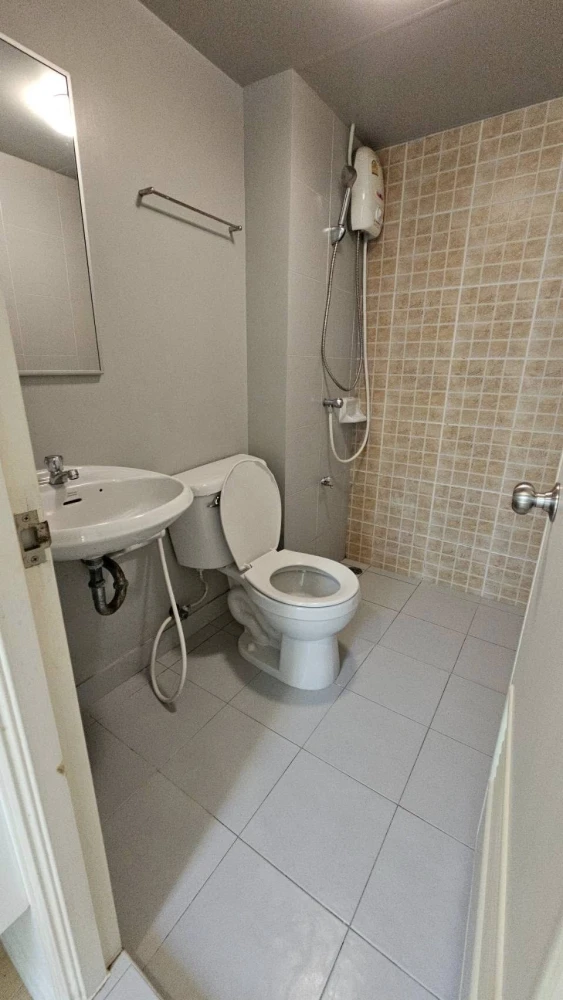 For rent: Lumpini Township Rangsit Klong 1, a nice room, fully furnished, just bring your bags and move in.