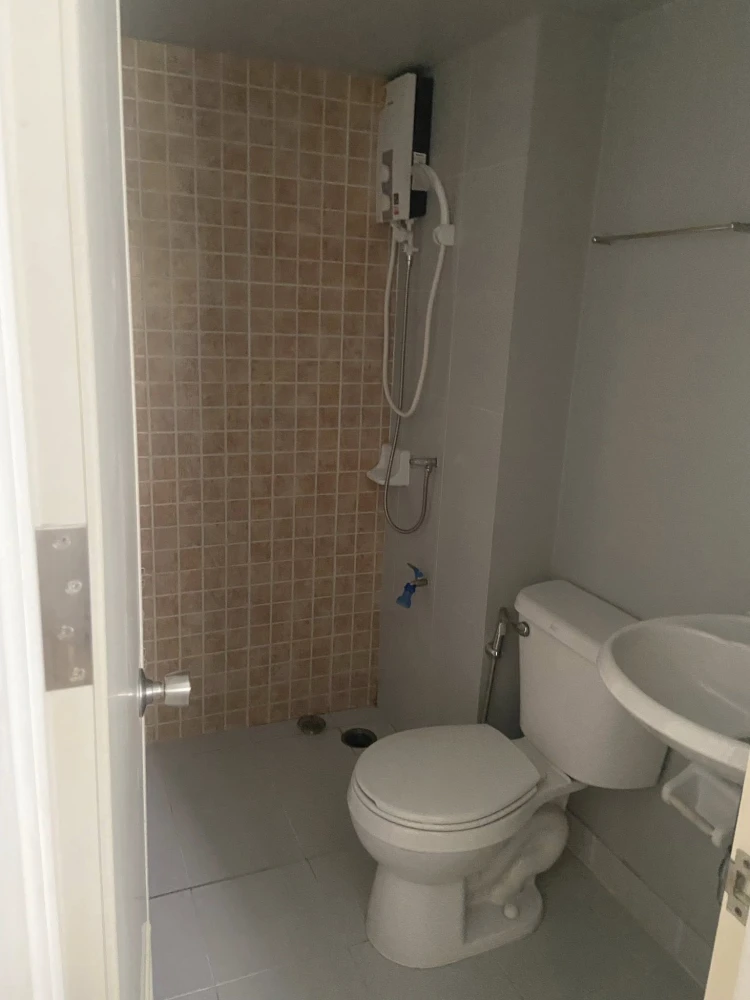 For rent Lumpini Township Rangsit Klong 1 room, nice to live in, fully furnished, at a great price, book now.