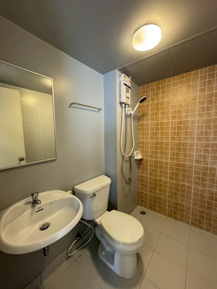 For rent: Lumpini Township Rangsit Klong 1, a nice room, comes with complete furniture and appliances. Don't miss it!