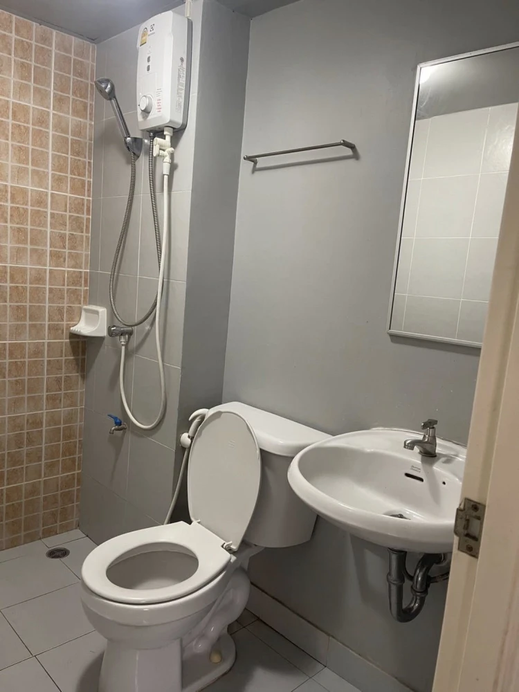 For rent: Lumpini Township Rangsit Klong 1, a nice room, fully furnished, good location, just bring your bags and move in.