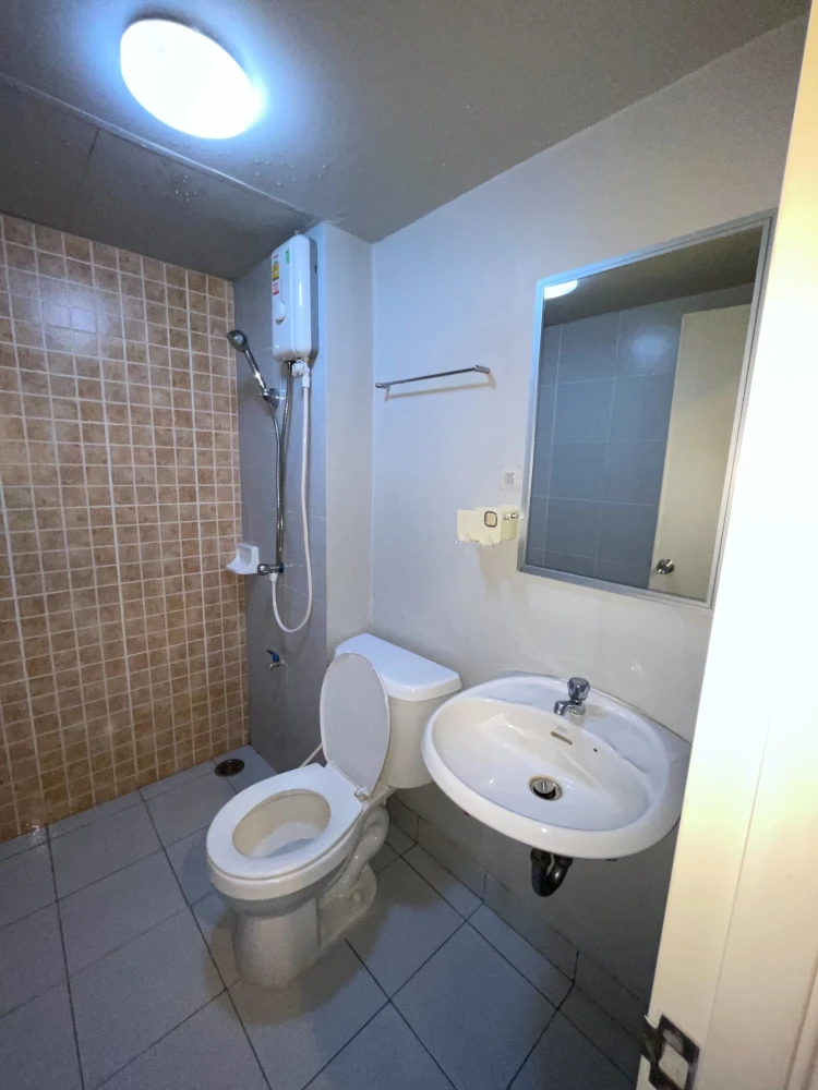For rent: Lumpini Township Rangsit Klong 1, fully furnished apartment, ready to move in, great price. Book now!