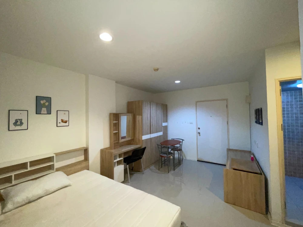 For rent: Lumpini Township Rangsit Klong 1, fully furnished apartment, ready to move in, great price. Book now!