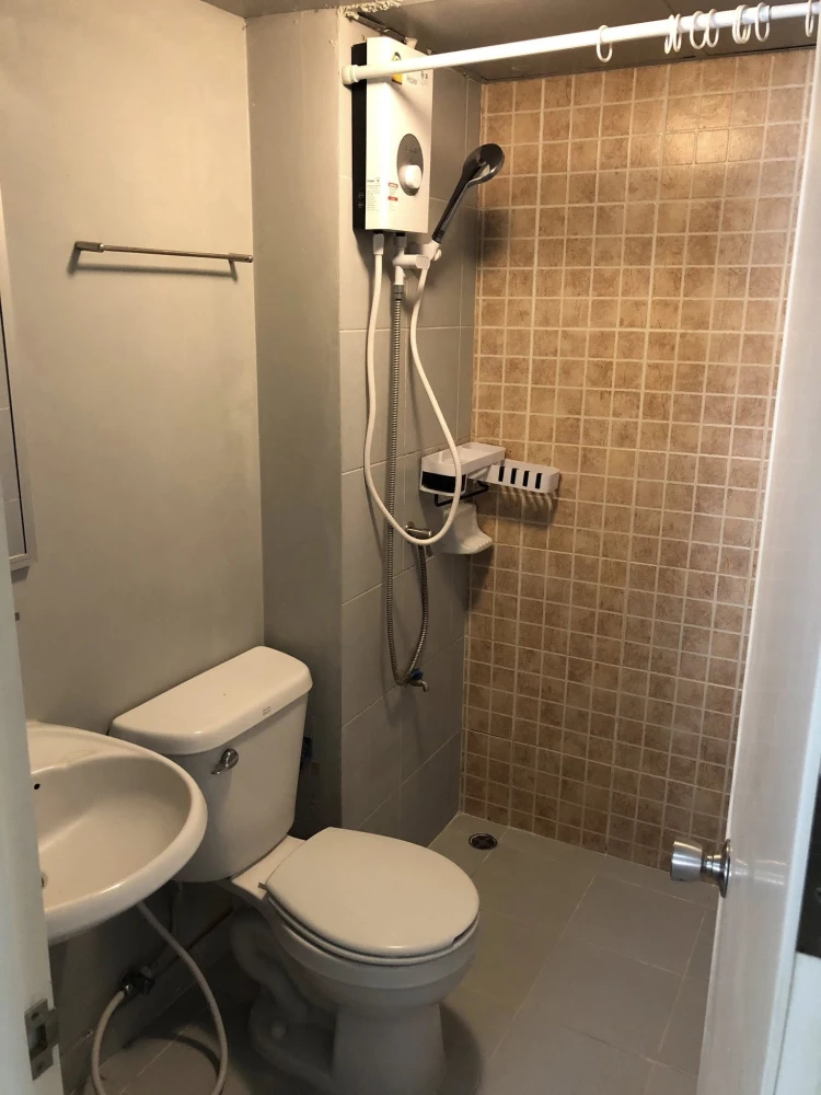 For rent: Lumpini Township Rangsit Klong 1, corner unit offering privacy, fully furnished with appliances. Book now!