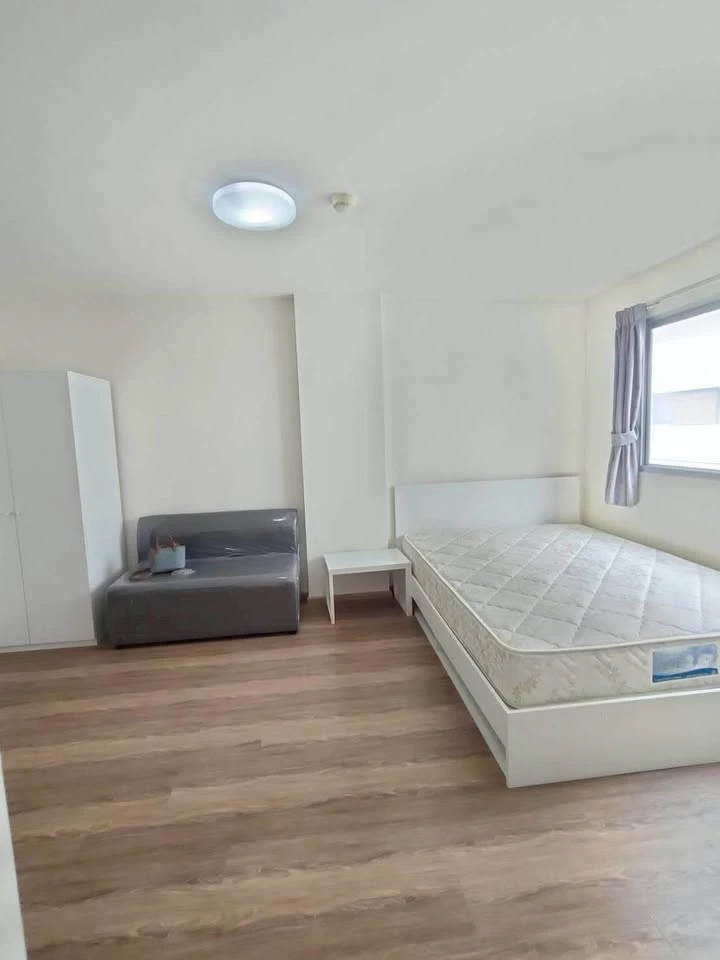 For rent: Lumpini Township Rangsit Klong 1, studio room, 5th floor, good height, great price, don't miss it or you'll regret it.