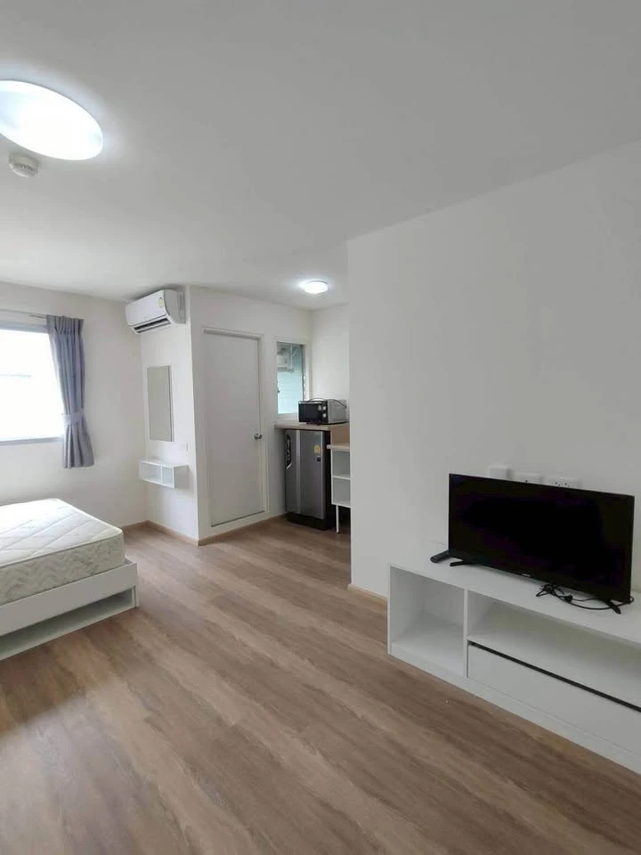 For rent: Lumpini Township Rangsit Klong 1, studio room, 5th floor, good height, great price, don't miss it or you'll regret it.