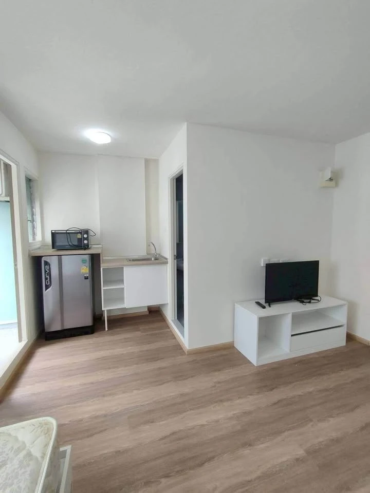 For rent: Lumpini Township Rangsit Klong 1, studio room, 5th floor, good height, great price, don't miss it or you'll regret it.