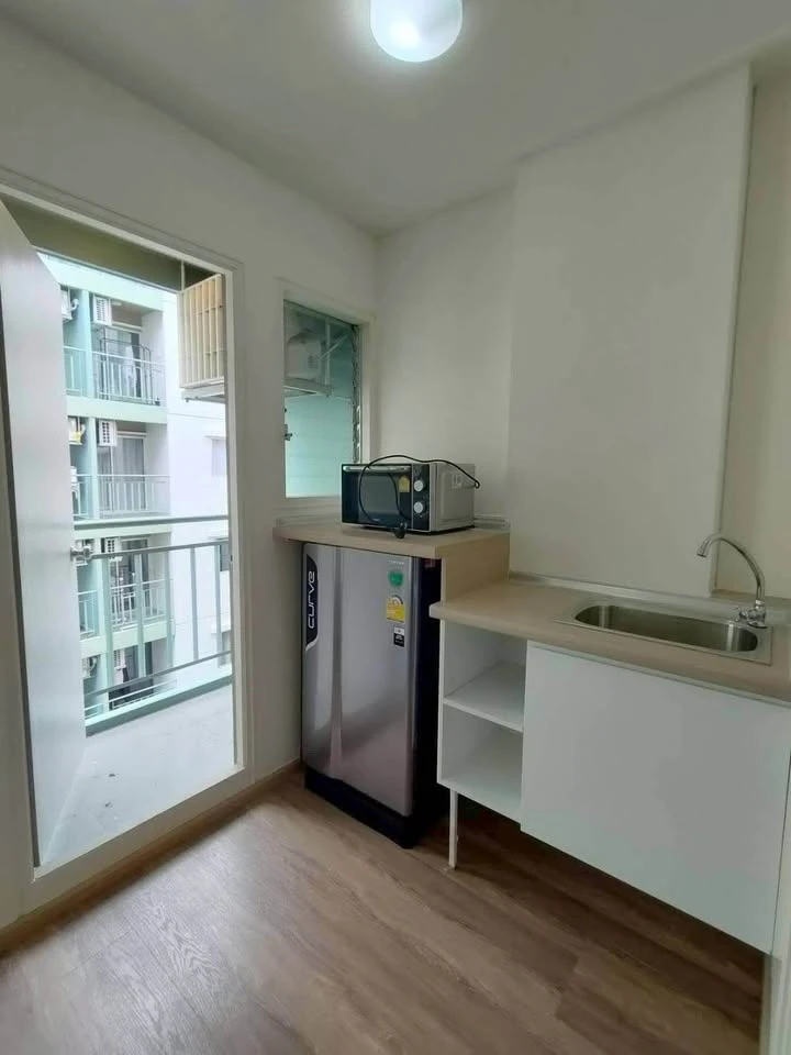 For rent: Lumpini Township Rangsit Klong 1, studio room, 5th floor, good height, great price, don't miss it or you'll regret it.