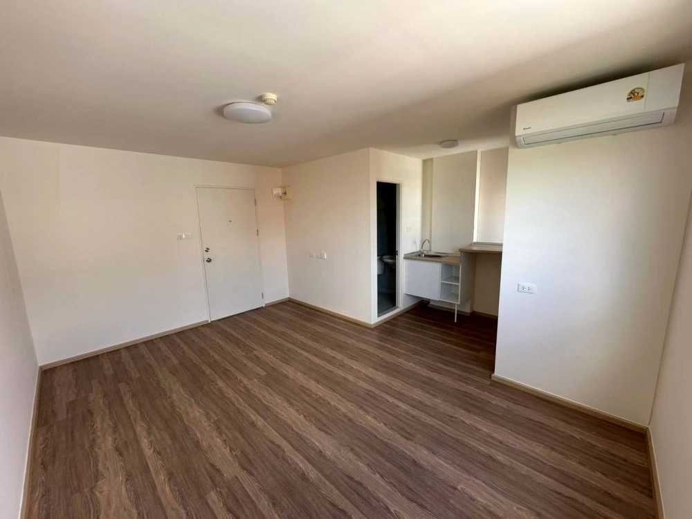 For rent: Lumpini Township Rangsit Klong 1, unfurnished unit, high floor, affordable price. Book now!