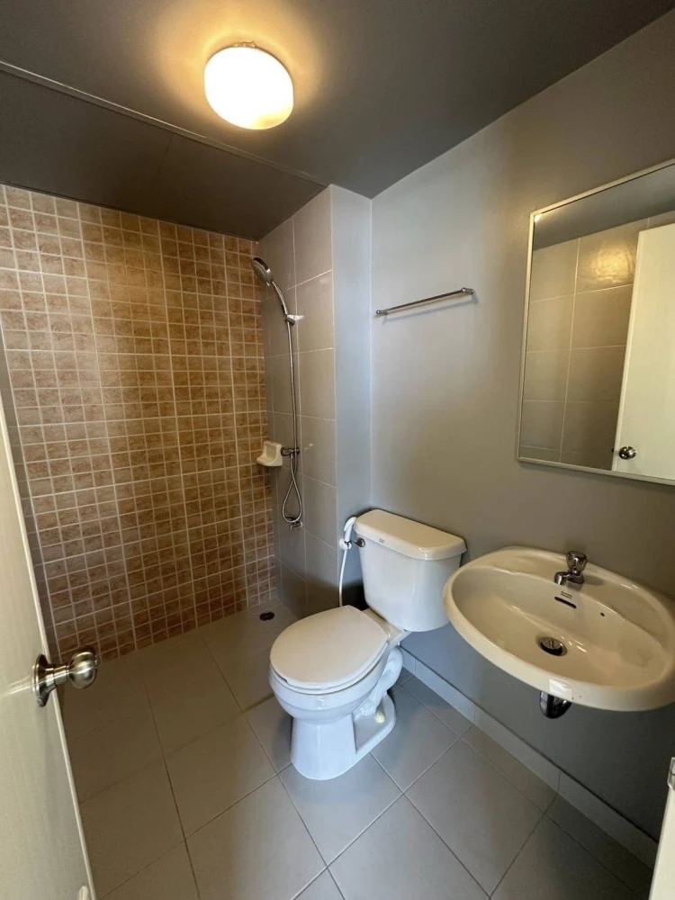For rent: Lumpini Township Rangsit Klong 1, empty room, airy, good price, reserve now, hurry!