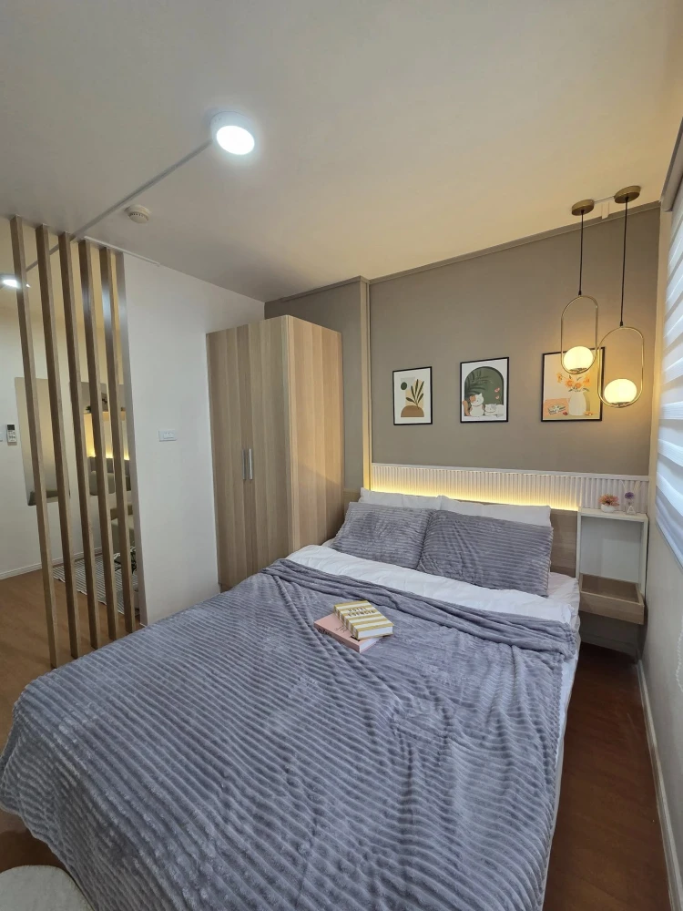 For rent: Lumpini Township Rangsit Klong 1. Beautifully decorated unit with a coordinated color scheme and high-quality built-in furniture. Don't miss