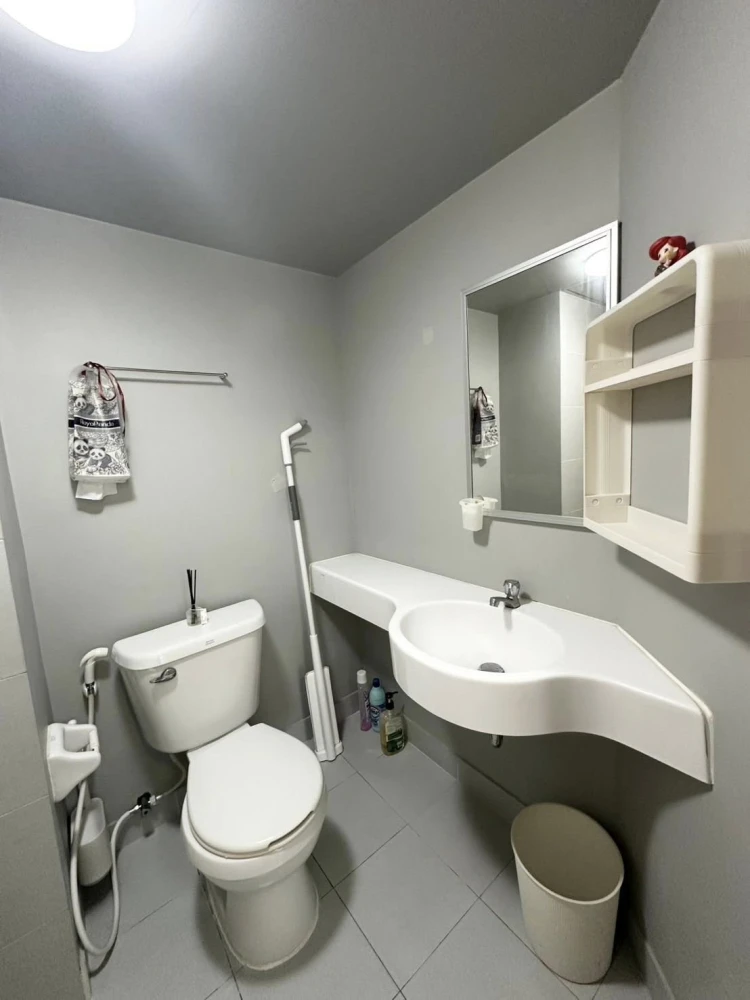 For rent Lumpini township Rangsit Klong 1 room, 1 bedroom, separate from living room, 8th floor (top floor), must arrange.