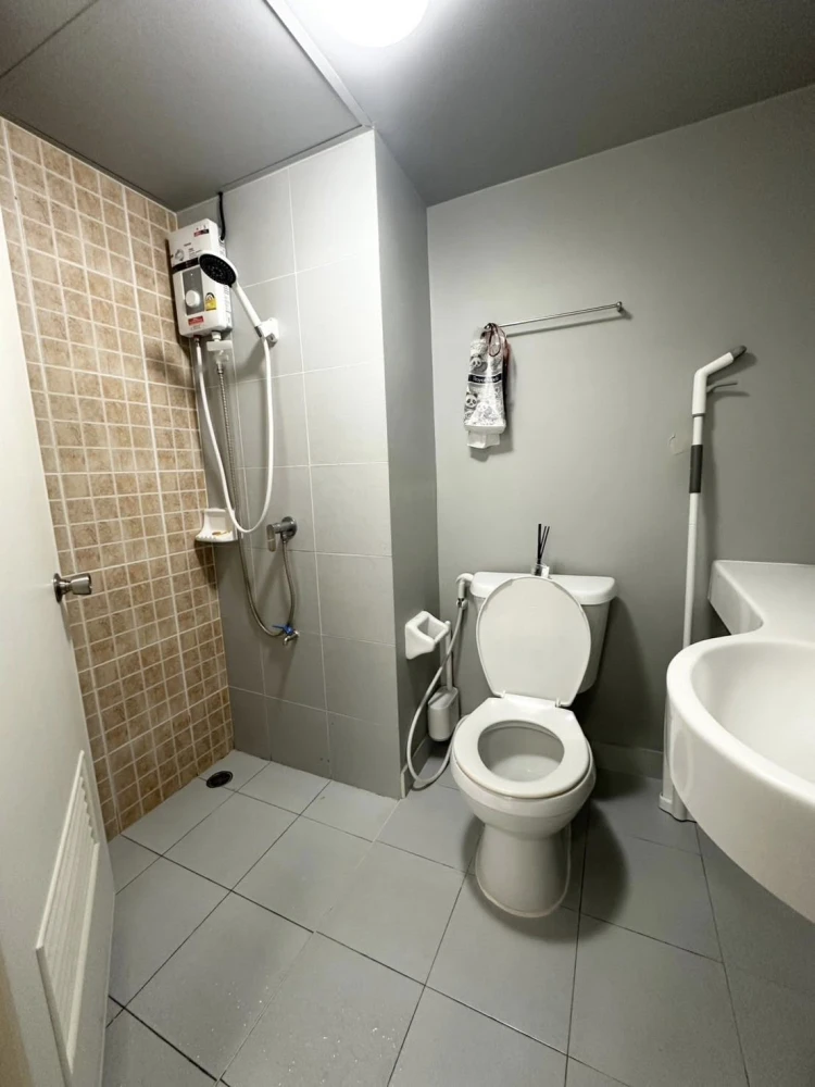 For rent Lumpini township Rangsit Klong 1 room, 1 bedroom, separate from living room, 8th floor (top floor), must arrange.
