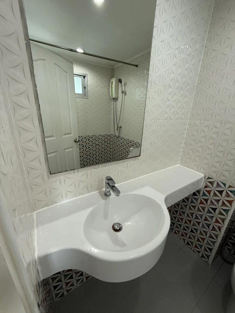 For rent: Lumpini Ville Bangkhae, ready-to-move-in apartment with complete amenities. Amazing price! Book now!