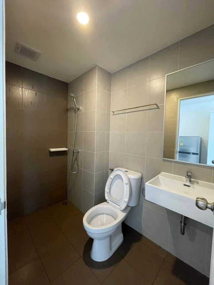 For rent: Lumpini Ville Chaengwattana 10, 7th floor, fully furnished unit, very livable. Book now!