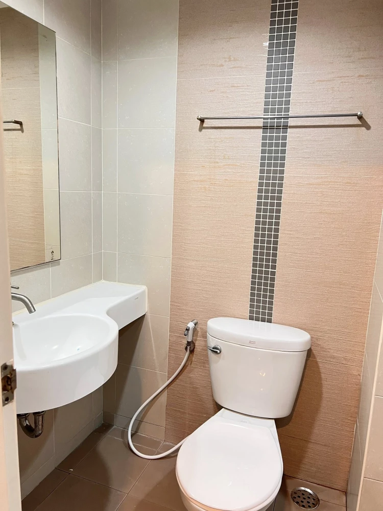 For rent: Lumpini Ville Chaengwatthana Pakkret, 1 bedroom, 1 bathroom, fully furnished. Just bring your bags and move in!