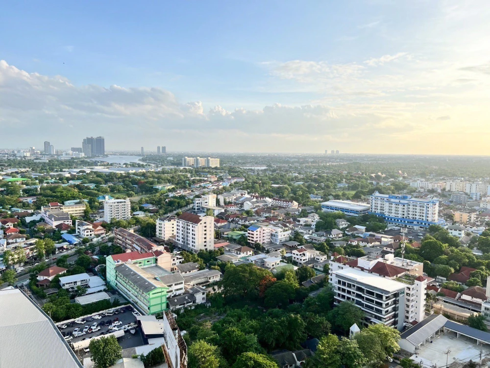For rent: Lumpini Ville Chaengwatthana Pakkret, 1 bedroom, 1 bathroom, fully furnished. Just bring your bags and move in!