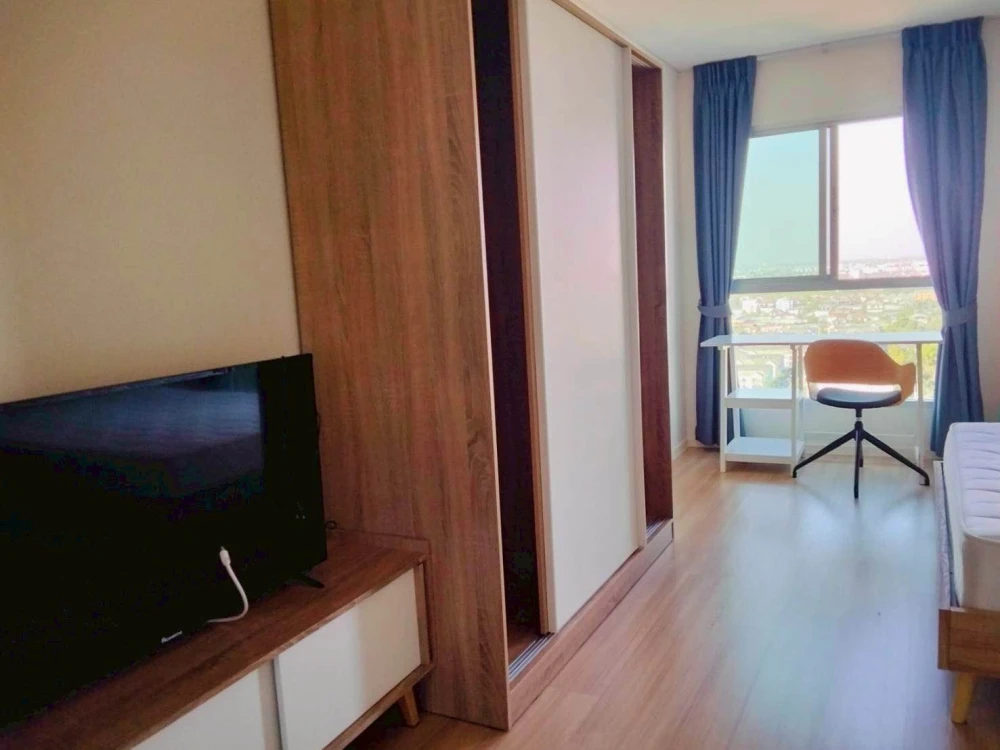 For rent: Lumpini Ville Chaengwatthana-Pakkret Station, high floor unit, fully furnished, affordable price. Book now!