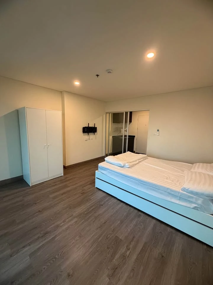 For rent: Lumpini Ville Chaengwatthana-Pakkret Station. Nice room, fully furnished, affordable price. Book now!