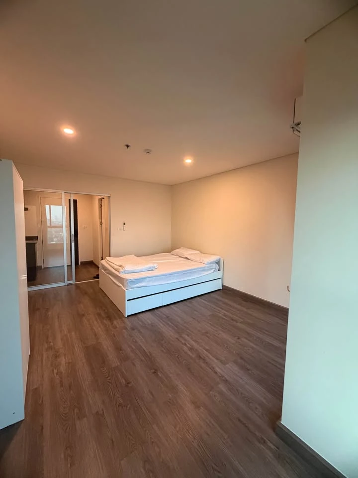 For rent: Lumpini Ville Chaengwatthana-Pakkret Station. Nice room, fully furnished, affordable price. Book now!