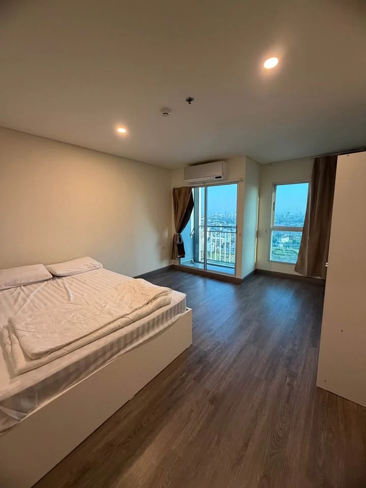 For rent: Lumpini Ville Chaengwatthana-Pakkret Station. Nice room, fully furnished, affordable price. Book now!