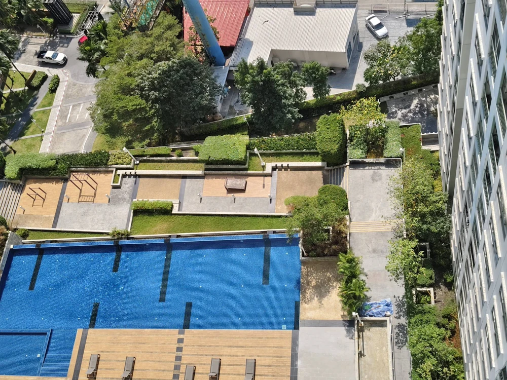 For rent: Lumpini Ville Chaengwatthana Pakkret, 20th floor unit with beautiful, unblocked view. Convenient location. Don't miss out!