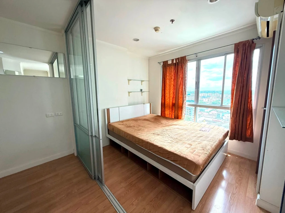 For rent: Lumpini Ville Chaengwatthana Pakkret. Nice room with unobstructed view and good ventilation. Fully furnished. Don't miss out!
