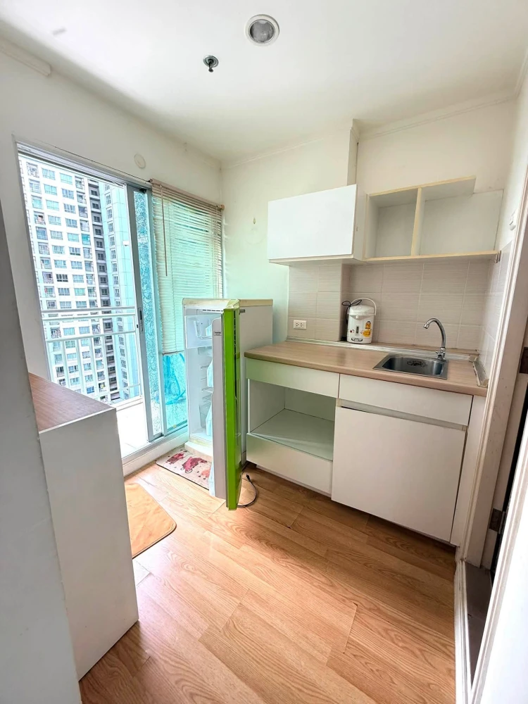 For rent: Lumpini Ville Chaengwatthana Pakkret. Nice room with unobstructed view and good ventilation. Fully furnished. Don't miss out!