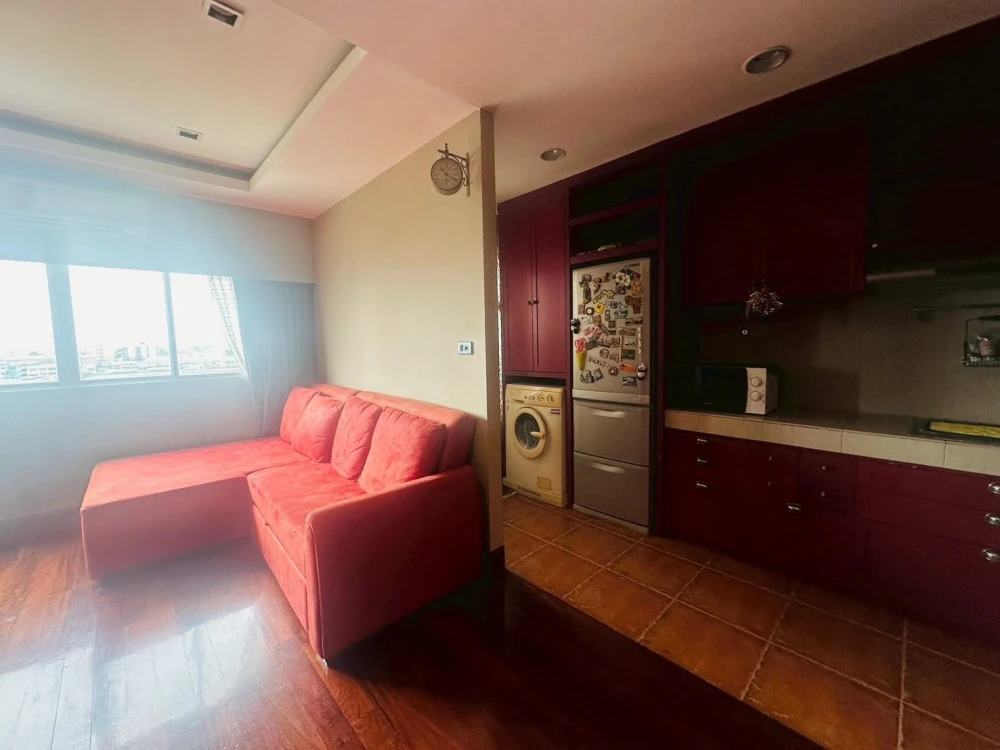 For rent: Lumpini Ville Cultural Center, corner unit offering privacy, spacious living area, fully furnished. Don't miss out!