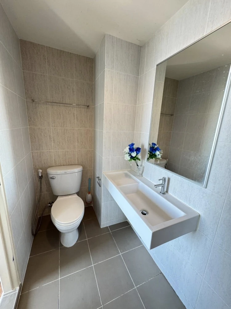 For rent: Lumpini Ville Nakhon In Riverview, high floor unit, fully furnished, complete amenities. Book now!