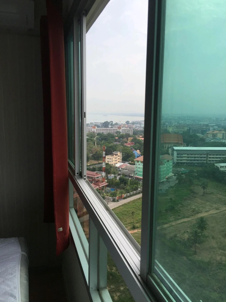 For rent: Lumpini Ville Naklua - Wongamat, 21st floor, fully furnished room, ready to move in. Interested? Book now, urgently.