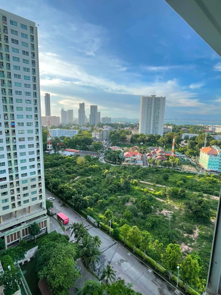 For rent: Lumpini Ville Naklua - Wongamat, 16th floor unit, fully furnished, stunning unblocked sea view. Book now!