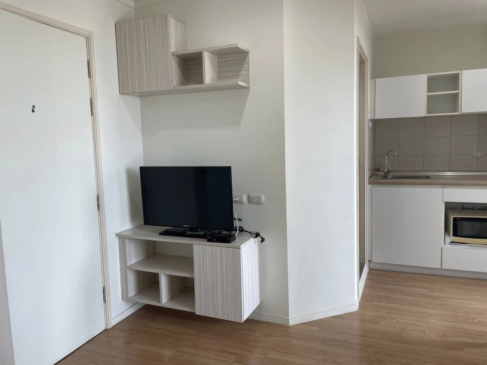 For rent: Lumpini Ville Naklua - Wongamat. Lovely room with full amenities. Just bring your bags and move in.