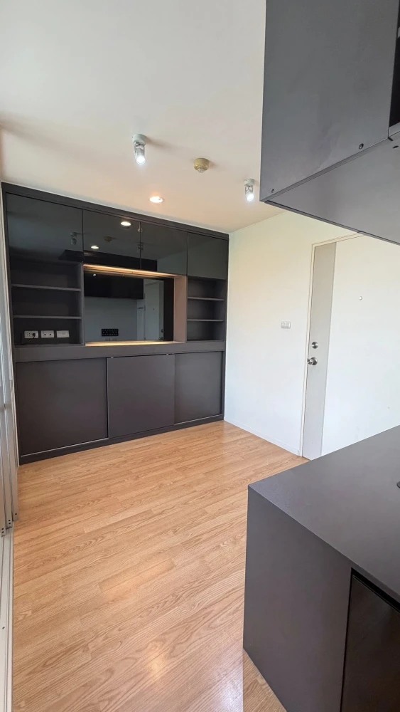 For rent: Lumpini Ville On Nut–Phatthanakan, the last building next to the canal. Unobstructed view, beautiful and peaceful at night.