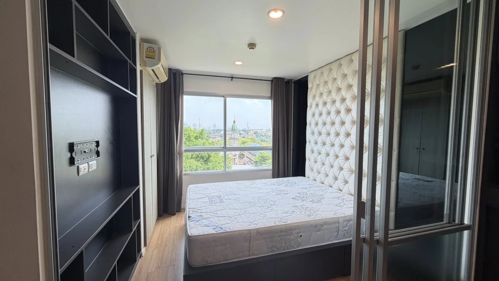For rent: Lumpini Ville On Nut–Phatthanakan, the last building next to the canal. Unobstructed view, beautiful and peaceful at night.