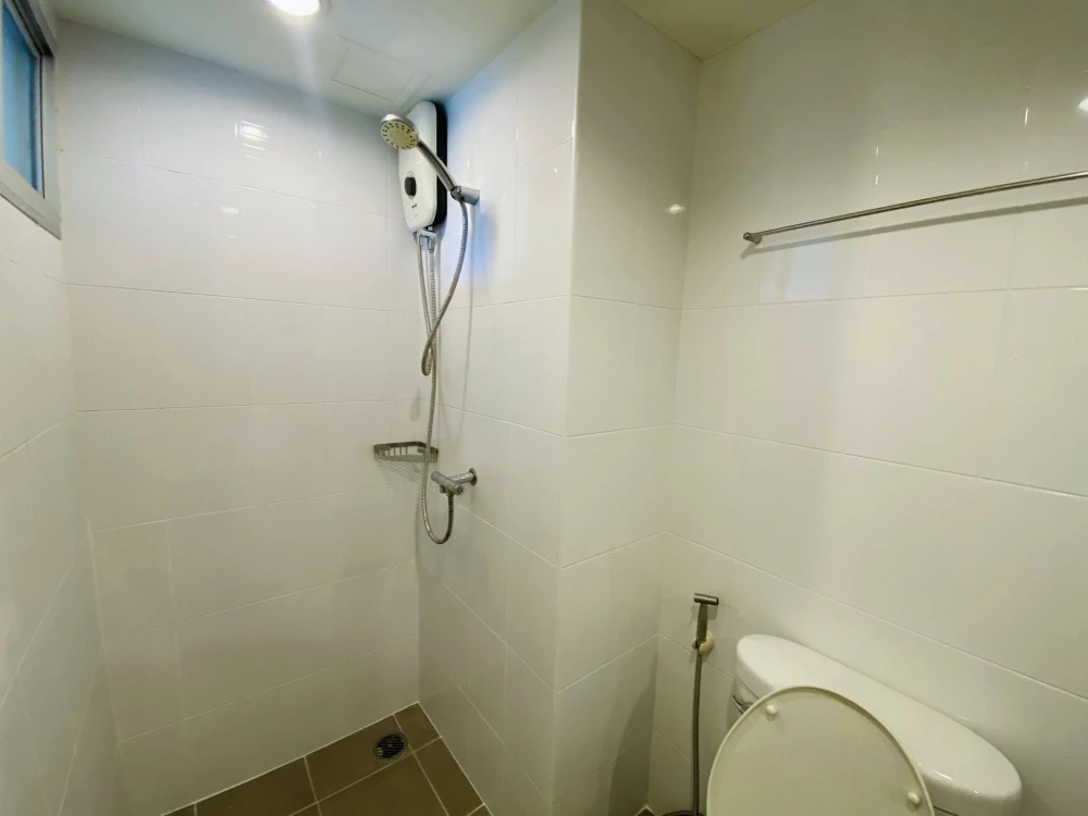 For rent: Lumpini Ville Onnut – Ladkrabang. Nice room, fully furnished, low floor – perfect for living. Book now! This affordable price is hard to fin