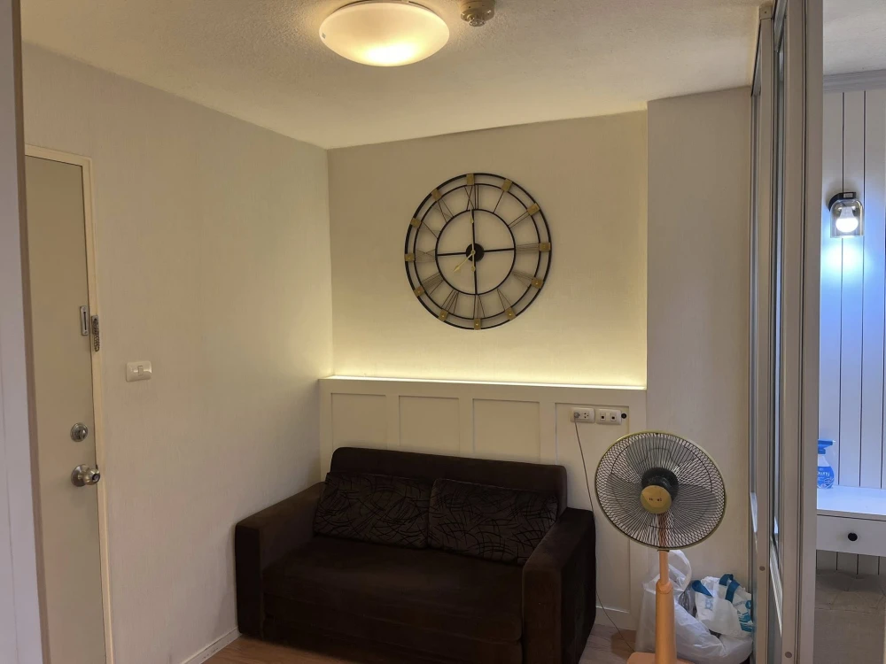 For rent: Lumpini Ville Onnut – Ladkrabang. Nicely decorated room with high-quality built-in furniture. Amazing price! Book now, don't miss out!