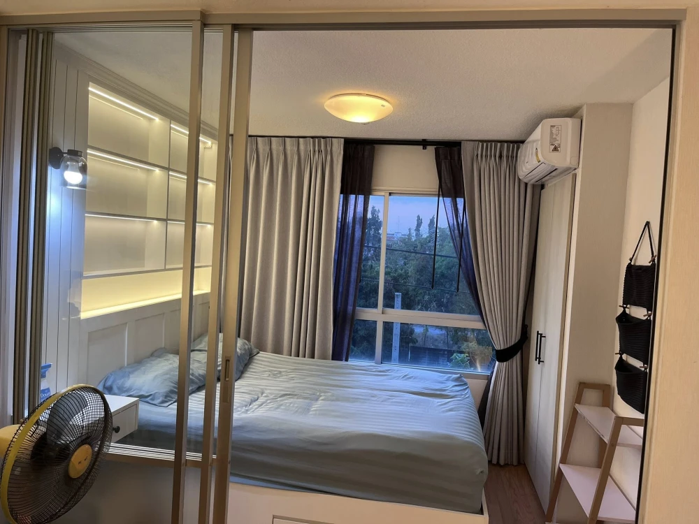 For rent: Lumpini Ville Onnut – Ladkrabang. Nicely decorated room with high-quality built-in furniture. Amazing price! Book now, don't miss out!