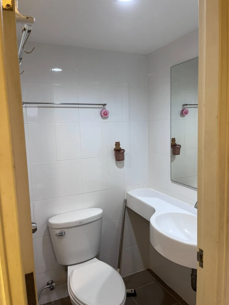 For rent: Lumpini Ville Onnut – Ladkrabang. Nicely decorated room with high-quality built-in furniture. Amazing price! Book now, don't miss out!