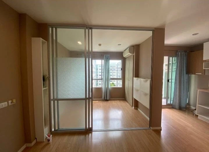 For rent Lumpini ville onnut 46, nice room, good location, full facilities, at a very good price. Hurry and book now.