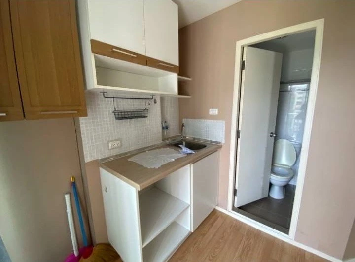 For rent Lumpini ville onnut 46, nice room, good location, full facilities, at a very good price. Hurry and book now.