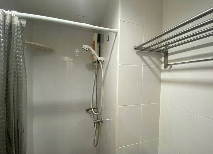 For rent Lumpini ville onnut 46, nice room, good location, full facilities, at a very good price. Hurry and book now.