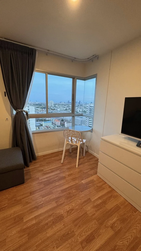 For rent: Lumpini Ville Pattanakarn-Srinakarin, ready-to-move-in unit, high floor, stunning panoramic views. Book now!