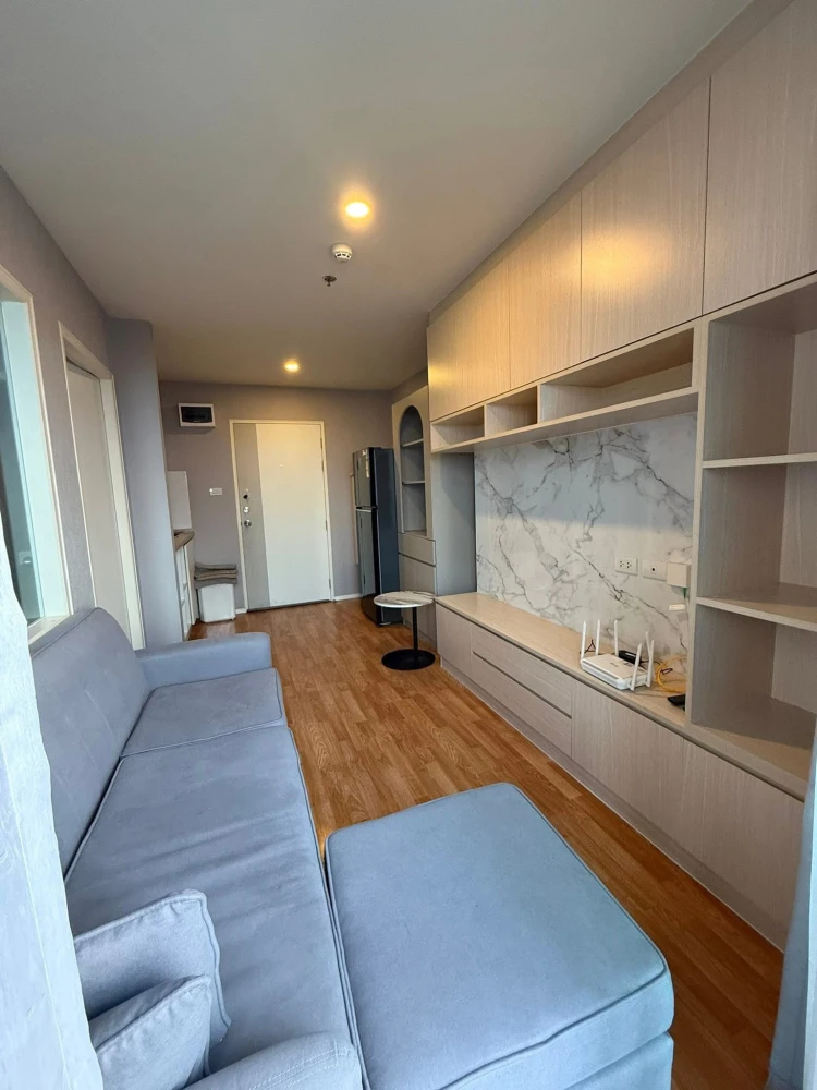 For rent: Lumpini Ville Pattanakarn-Srinakarin. Beautifully decorated room with wallpaper throughout. Just bring your bags and move in!
