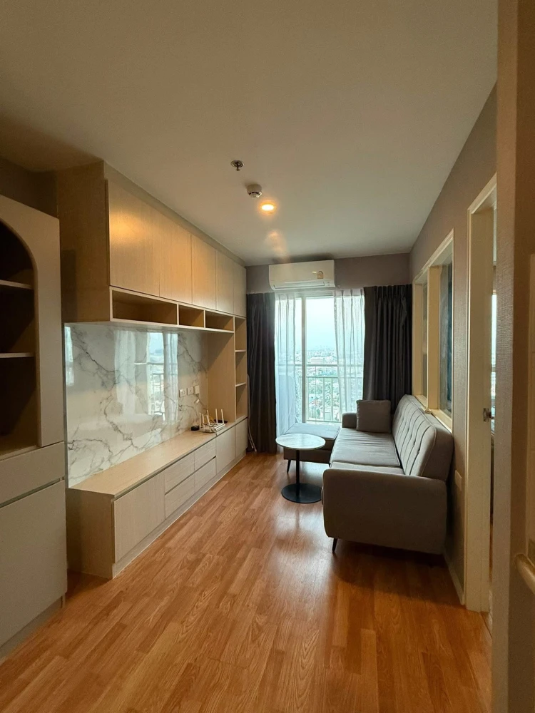 For rent: Lumpini Ville Pattanakarn-Srinakarin. Beautifully decorated room with wallpaper throughout. Just bring your bags and move in!