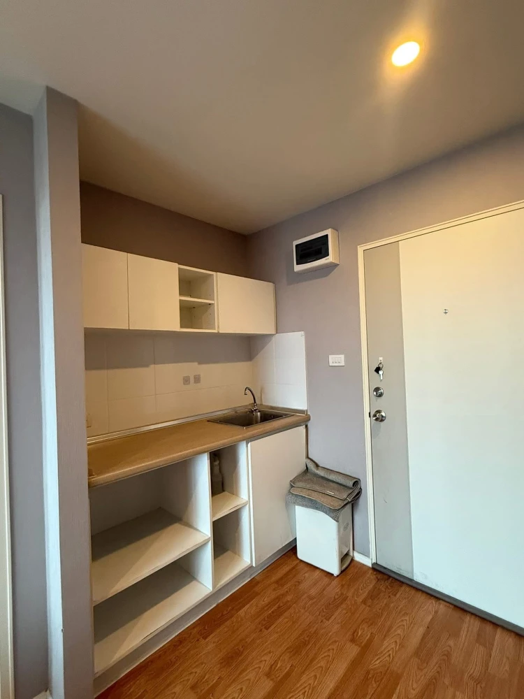For rent: Lumpini Ville Pattanakarn-Srinakarin. Beautifully decorated room with wallpaper throughout. Just bring your bags and move in!