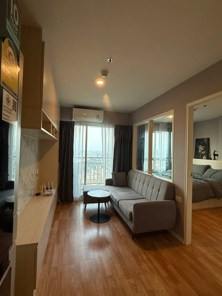 For rent: Lumpini Ville Pattanakarn-Srinakarin. Beautifully decorated room with wallpaper throughout. Just bring your bags and move in!